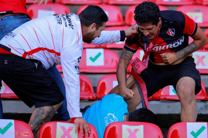 Federación Fútbol México castiga a club Querétaro con un año de veto por violencia en estadio