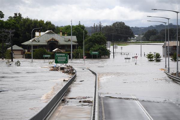 Australia afronta una de sus peores inundaciones en una década