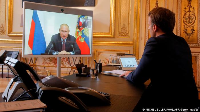 Putin le dice a Macron que obtendrá sus objetivos «por la negociación o por la guerra»