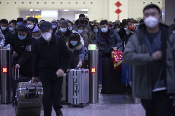 China ofrece reembolso completo de boletos de tren en medio de resurgimiento de COVID-19