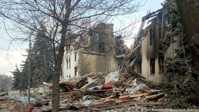 Mariúpol: unas 130 personas rescatadas con vida de teatro bombardeado