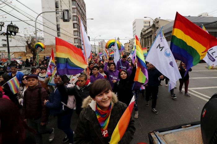 Un lugar seguro para adolescentes LGBTIQA+: Fundación lanza manual para que colegios sean inclusivos