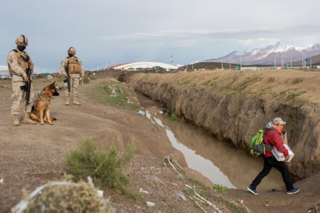 Gobierno construirá nueva zanja en la frontera con Bolivia para frenar migración