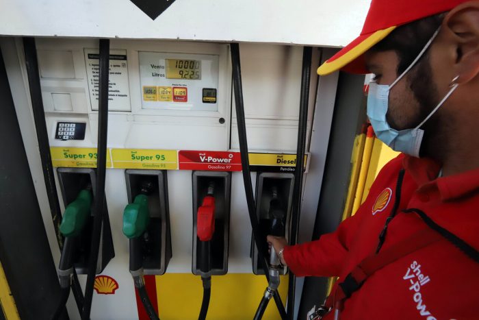 Enap anuncia que las bencinas y combustibles subirán 6,7 pesos por litro