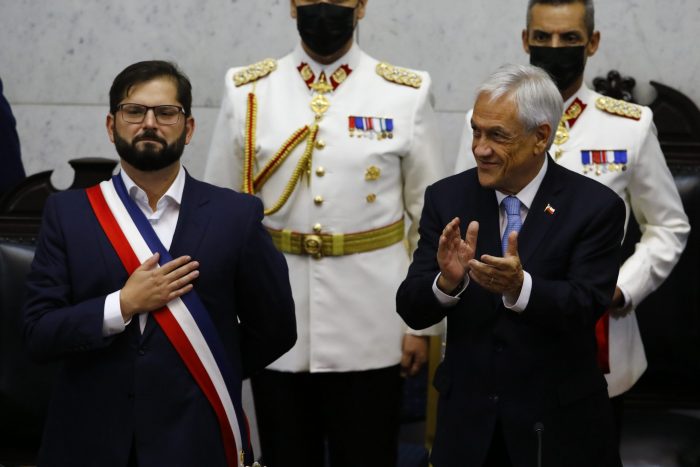 Sebastián Piñera aconsejó a Presidente Gabriel Boric en ceremonia de traspaso de mando: «Una firma corta para las cosas nimias y más larga para las cosas importantes»