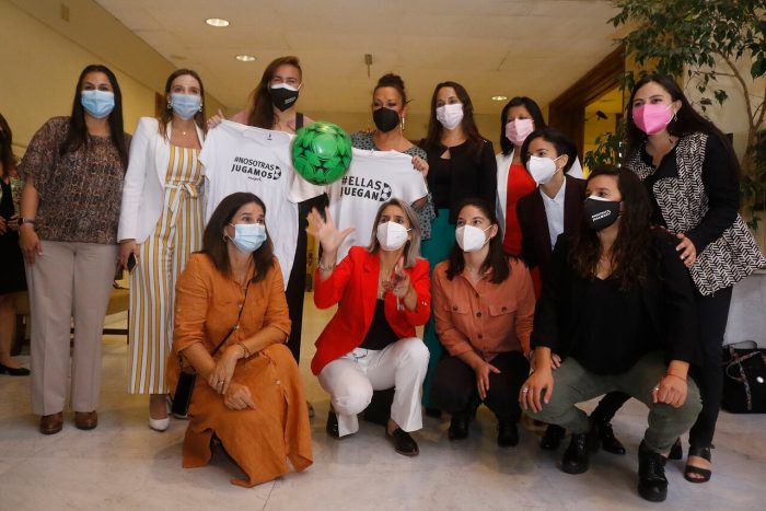 Cámara de Diputados aprueba profesionalización del fútbol femenino en Chile