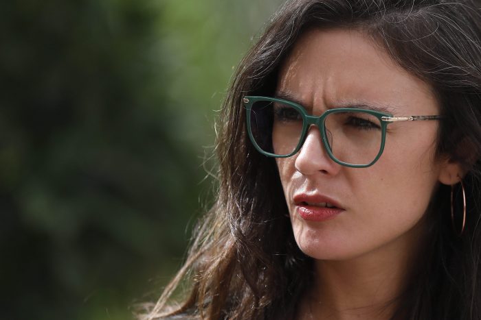 Vocera Camila Vallejo advierte: «Quien crea que puede intimidar a la ministra Izkia Siches está muy equivocado»