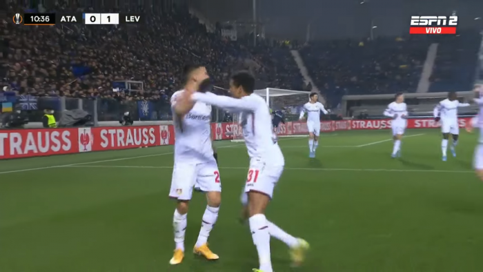 Europa League: Charles Aránguiz anotó en la derrota del Bayer Leverkusen ante el Atalanta