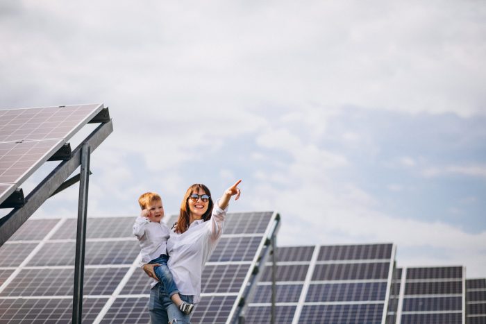 Instalación de energía solar fotovoltaica permite a los hogares reducir hasta un 100% de su gasto anual en luz