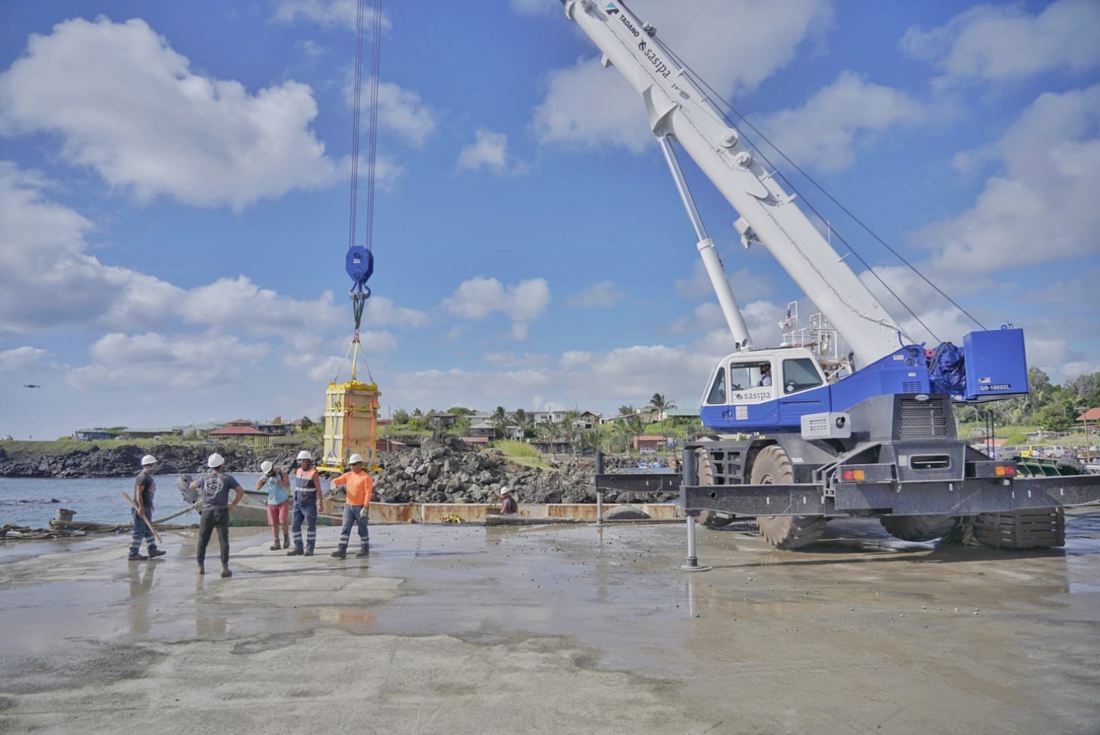 El moai Tau arriba a Rapa Nui tras 152 años fuera de la isla