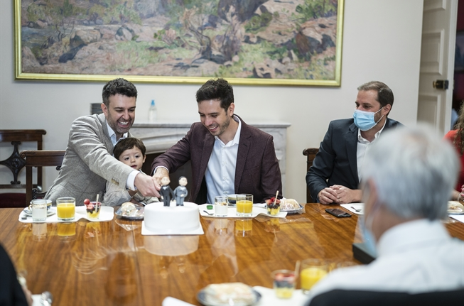 Presidente Piñera tras desayuno con primer matrimonio LGBTQ+ en Chile: «Lo que más me impresionó, fue cómo demostraban la felicidad que se les salía por los poros»