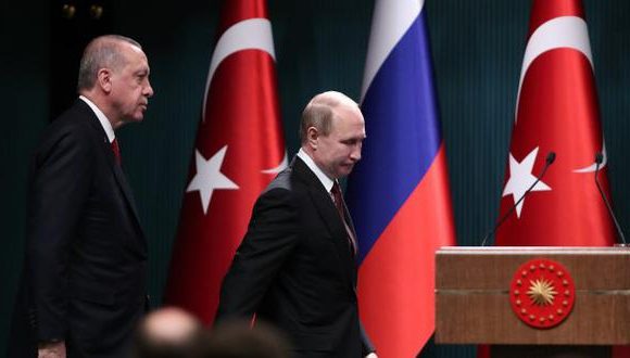Erdogan y Putin acuerdan celebrar en Estambul negociaciones ruso-ucranianas mientras Zelenski pide a Rusia que retire sus tropas