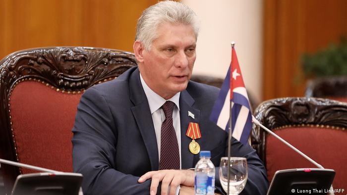 Presidente de Cuba pide solución pacífica y critica «cerco militar» a Rusia