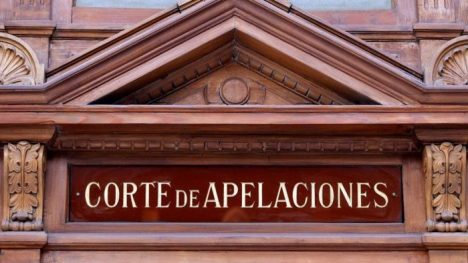 El privilegio ilustrísimo: cuando la Corte de Santiago no habita su cargo