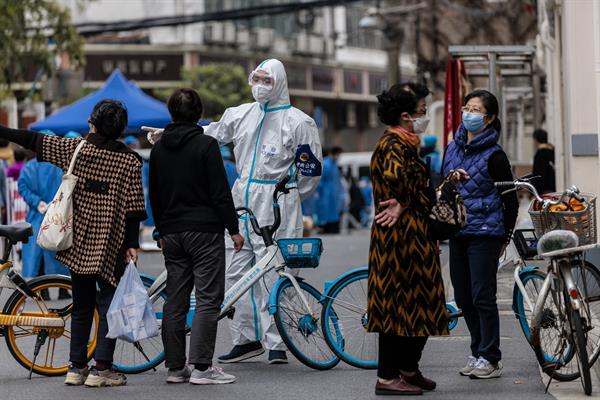 Shanghái trata de acabar con los contagios de covid sin paralizar la economía