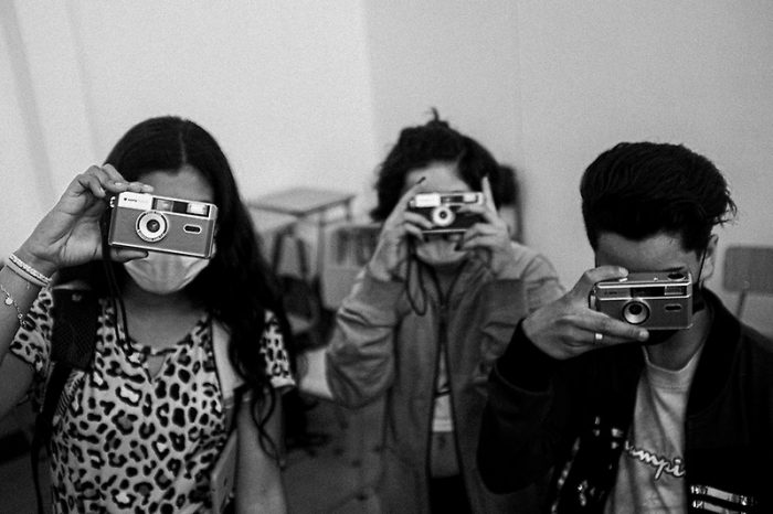 Trabajo fotográfico muestra infancias migrantes en colegios vulnerables de Chile