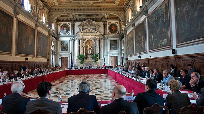 Comisión 7 pasa por alto asesoría de la Comisión de Venecia