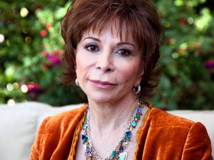 Isabel Allende será parte de la delegación de Estados Unidos para ceremonia del traspaso de mando a Gabriel Boric