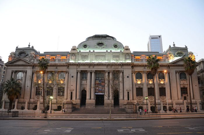 Asociación Chilena de Historiadores solicita al Ministerio de las Culturas que bibliotecas y archivos vuelvan abrir
