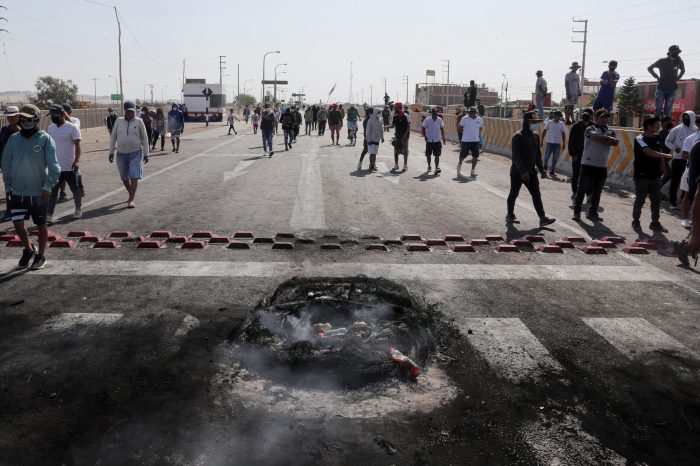 Gobierno de Perú levanta el toque de queda en Lima tras molestia y desobediencia de población