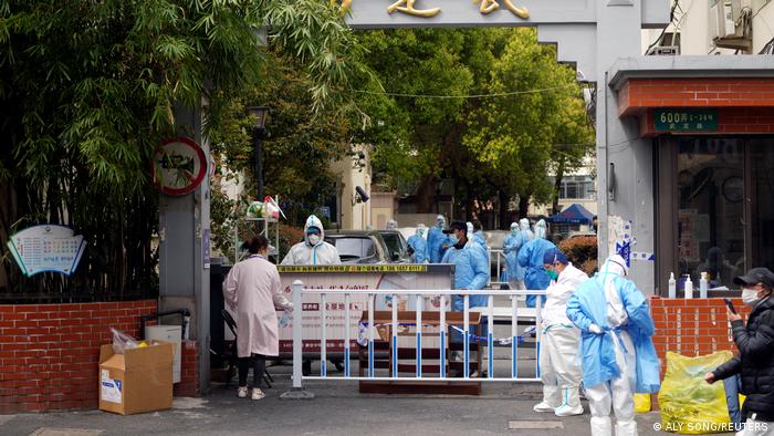 Expertos chinos rechazan relajar restricciones frente a casos de ómicron
