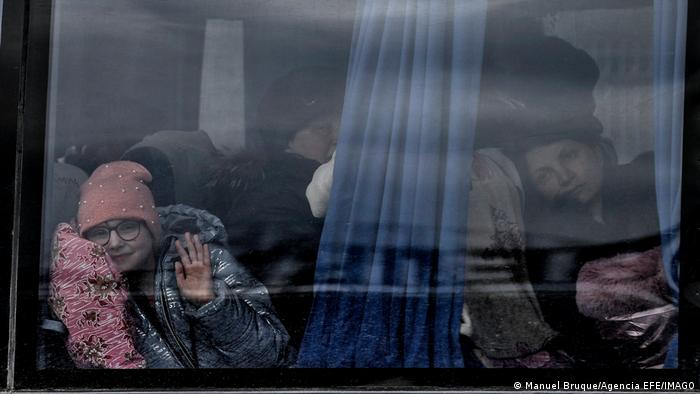 Ucrania anuncia acuerdo para evacuar civiles de Mariúpol