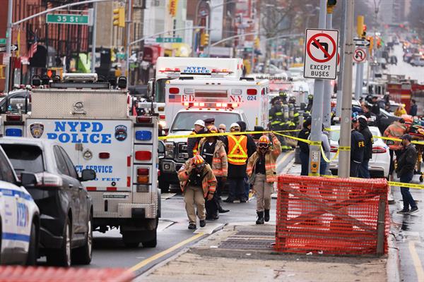 Tiroteo en el metro de Nueva York deja al menos 13 heridos