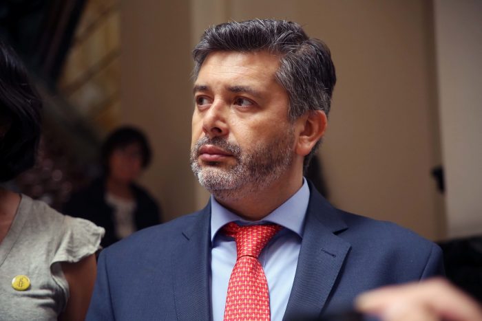 Juez Urrutia se querella contra 19 ministros de la Corte de Apelaciones y una de la Suprema