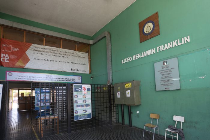 Liceo Benjamín Franklin de Quinta Normal retornó a clases tras amenazas de «masacre»