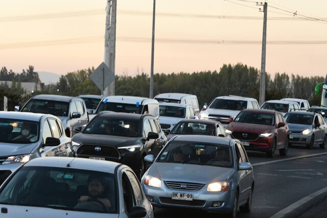 Se espera que cerca de 160 mil vehículos retornen a Santiago este domingo, tras fin de semana largo