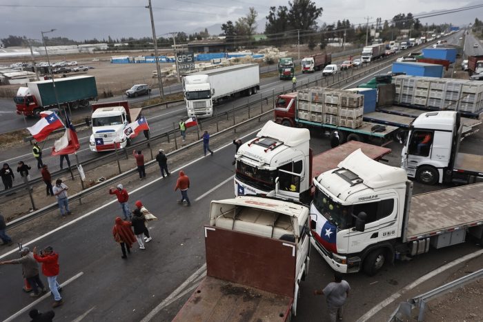 Gobierno alcanza acuerdo con camioneros movilizados y se pone fin a paralizaciones y cortes de ruta