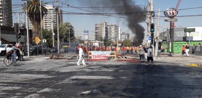 Paralización de obra impulsó gran manifestación por parte de trabajadores en Plaza Egaña