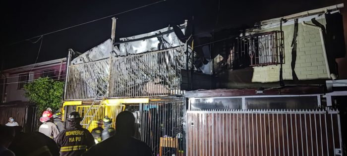 Tres casas consumidas: incendio en Pudahuel dejó a una menor de cinco años fallecida