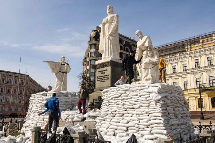 La guerra en Ucrania ha dañado al menos 53 sitios culturales, según la Unesco