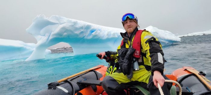 La aventura del chileno que viajó en un barco ucraniano a la Antártica en medio de la guerra