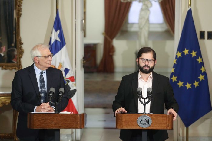 Tras reunión con Presidente Boric, representante de la UE Josep Borrell señala que una nueva Constitución implica riesgos que Chile merece correr