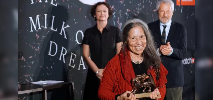 La extraordinaria carrera de Cecilia Vicuña, la chilena que recibió el León de Oro 2022