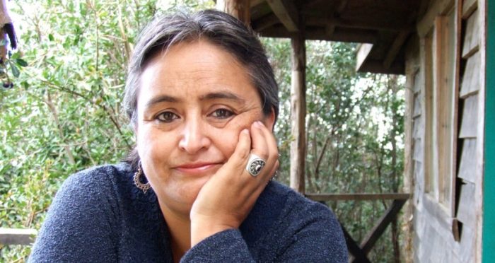 Poeta Rosabetty Muñoz: “Temo que se sigue incubando la ira”