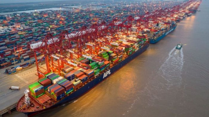 El enorme atasco en el puerto de Shanghái por el confinamiento y sus consecuencias para América Latina y el mundo