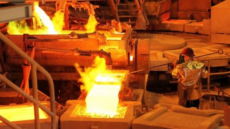 Bloomberg pone a Codelco bajo la lupa: advierte que puede perder el auge histórico del cobre