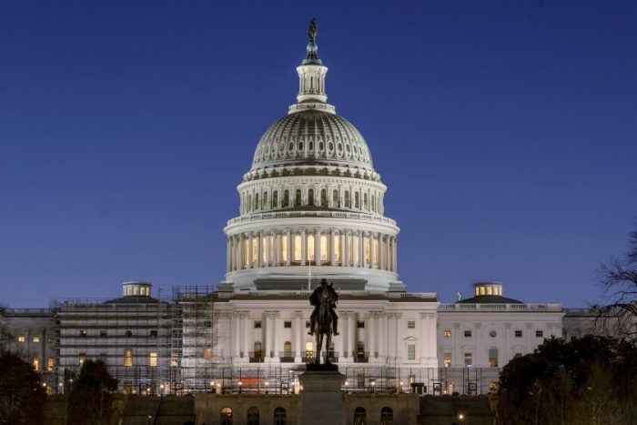 Descartan amenaza al Capitolio: Policía de Estados Unidos ordenó evacuación preventiva del recinto por supuesta alerta de «aeronave»