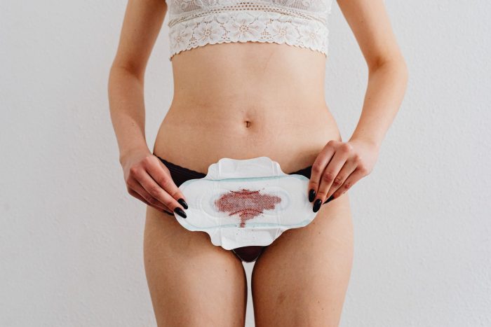 Con la regla no se corta la mayonesa: falsos mitos sobre la menstruación