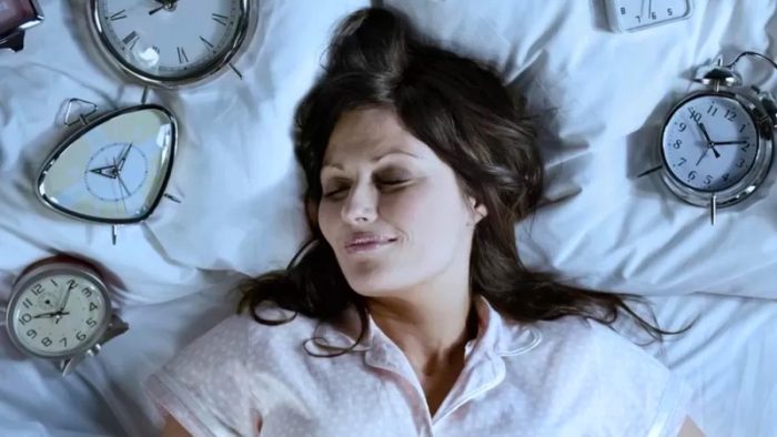 Lo que los últimos estudios revelan sobre cuántas horas de sueño necesitas para pensar y sentirte mejor