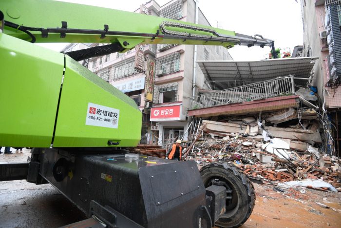 Rescatan a octava persona de derrumbe de edificio en Changsha