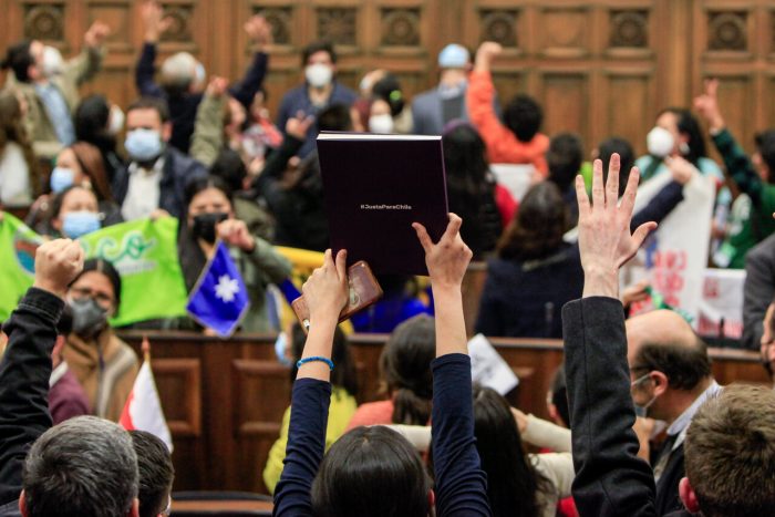 Mirada al borrador de nueva Constitución: Morgan Stanley pone paños fríos y asegura que no hay “elementos potencialmente disruptivos para la macroeconomía de Chile” en propuesta de la Convención Constitucional