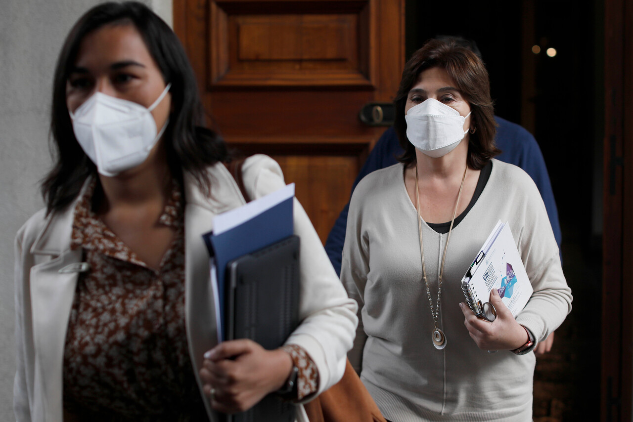 El reestreno de Ana Lya Uriarte: sentada a la derecha de la ministra Siches y participando del comité político