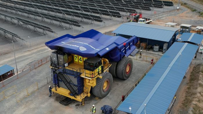 Hacia la carbono neutralidad: presentan primer camión minero propulsado por Hidrógeno Verde