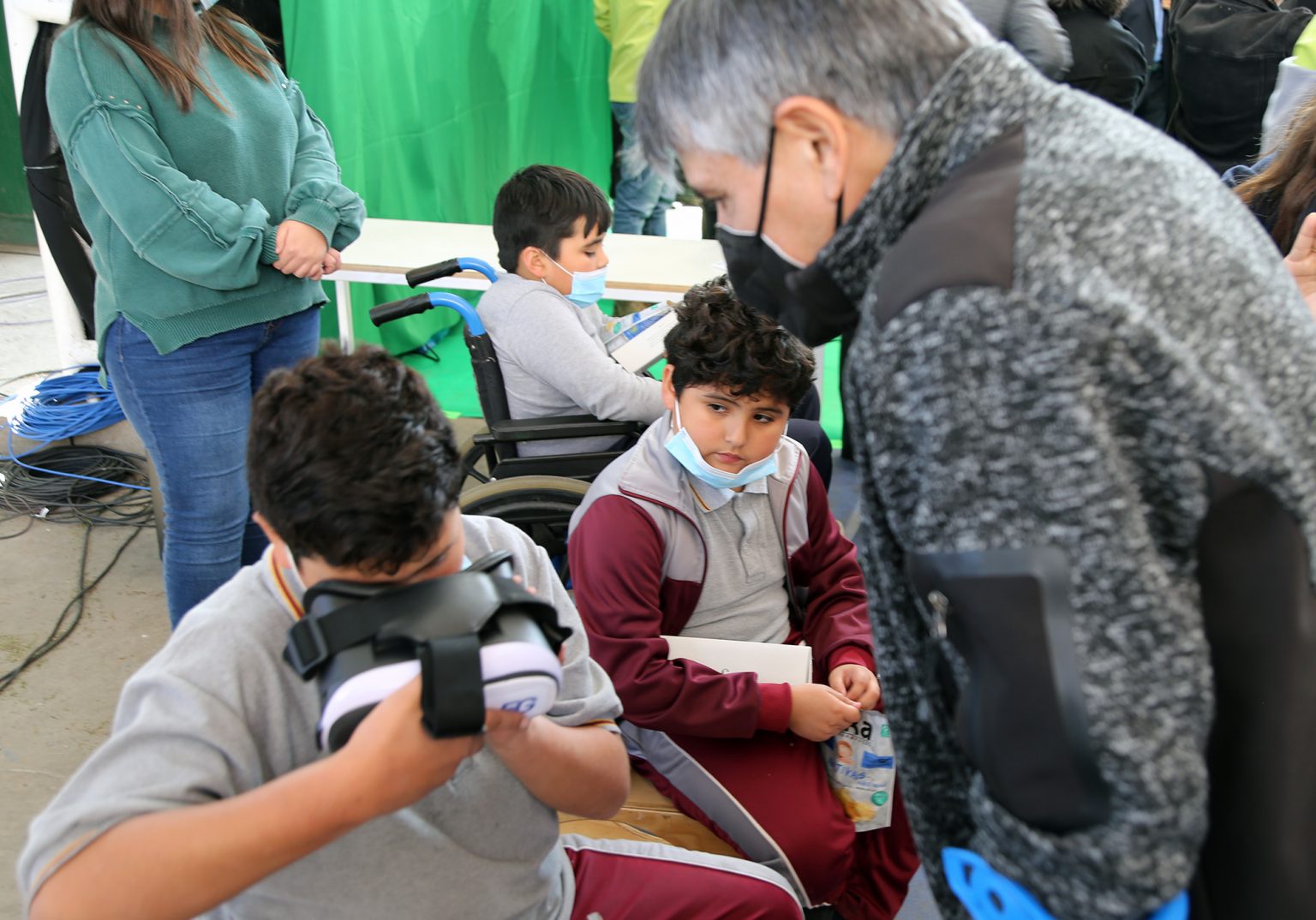 Alumnos de Renca son los primeros en usar piloto 5G para aprender del cuerpo humano con visores de realidad virtual