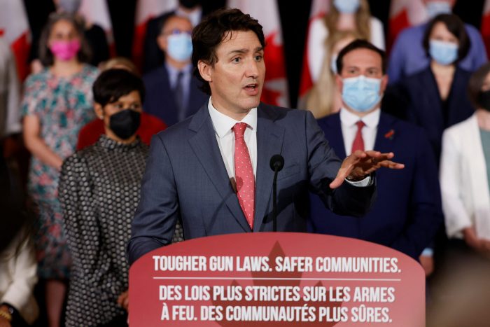 Trudeau anuncia un plan que congela la compra de armas de fuego en Canadá