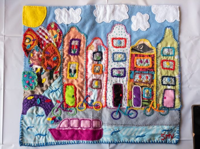 Taller de arpilleras de exilio y retorno